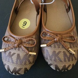 NEW Michael Kors children's / girl's ballet flat size 9, tan color with monogram